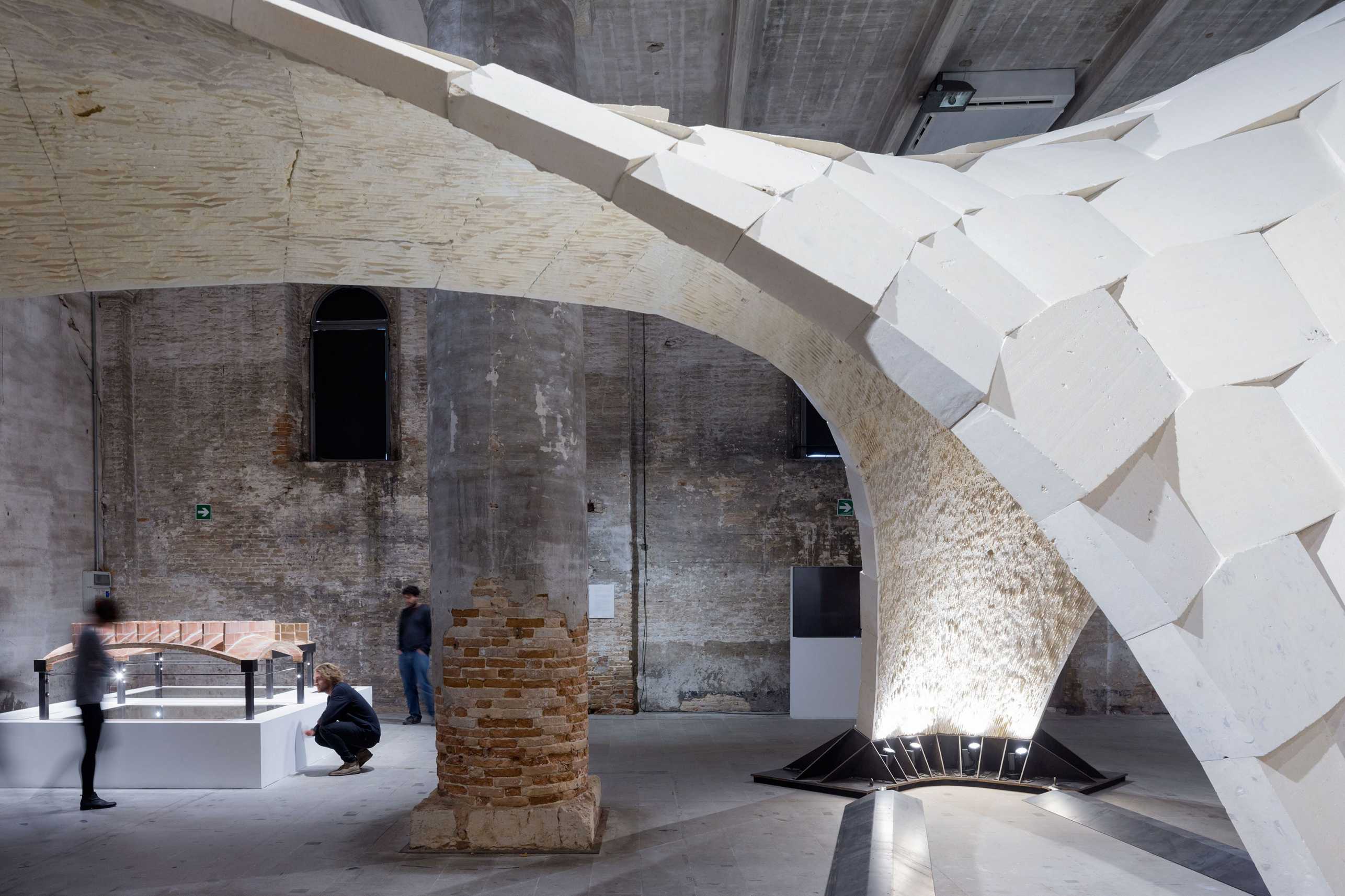 Armadillo Vault, Beyond Bending Exhibition, La Biennale di Venezia, 15th International Architecture Exhibition, 2016. Photo: Iwan Baan.
